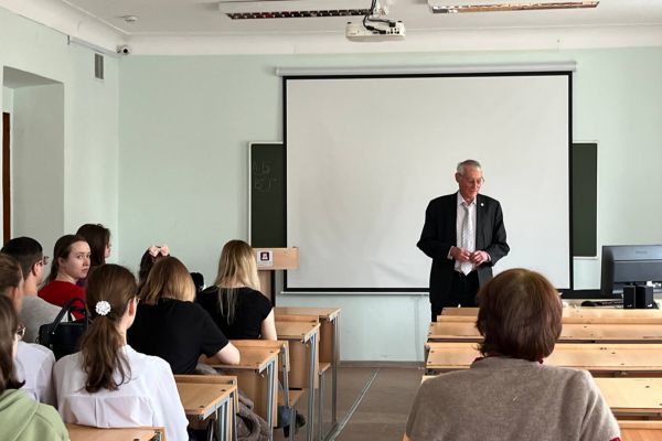 Россия на мировой арене: студенты ИБН ИГУ встретились с политологом Юрием Зуляром