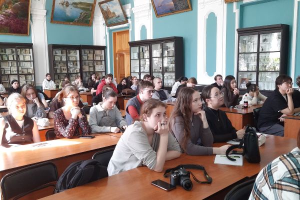 «Вербовка: как противостоять манипуляциям»: в ИБН ИГУ прошли открытые диалоги для студентов